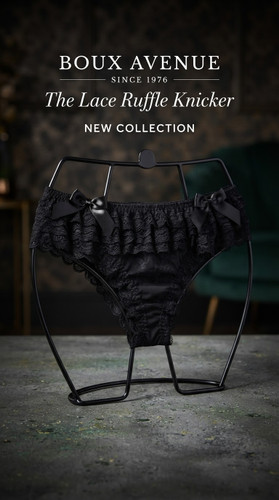 شورت چیندار و فانتزی برند لوکس Boux Avenue💎 مدل Lace Ruffle Knicker رنگ Black