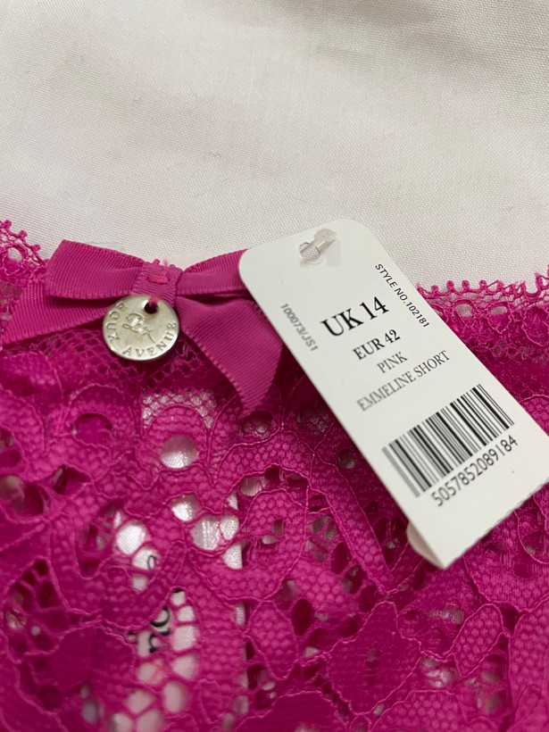 زیبایی در عین سادگی؛ شورت تمامدانتل از برند لوکس Boux Avenue انگلستان💎مدل Emmeline Short رنگ Intense Fuchsia سرخابی تیره