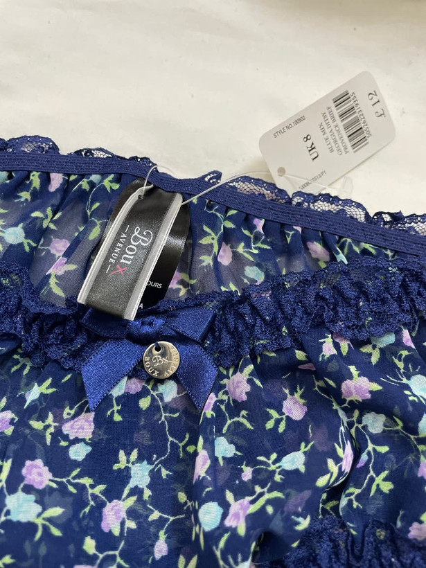 شورت زنانه لوکس و بسیار لطیف از برند لوکس Boux Avenue کشور انگلستان💎مدل Georgia Ditsy Provence Brief رنگ Blue Mix ترکیب سرمه ای بنفش و فیروزه ای