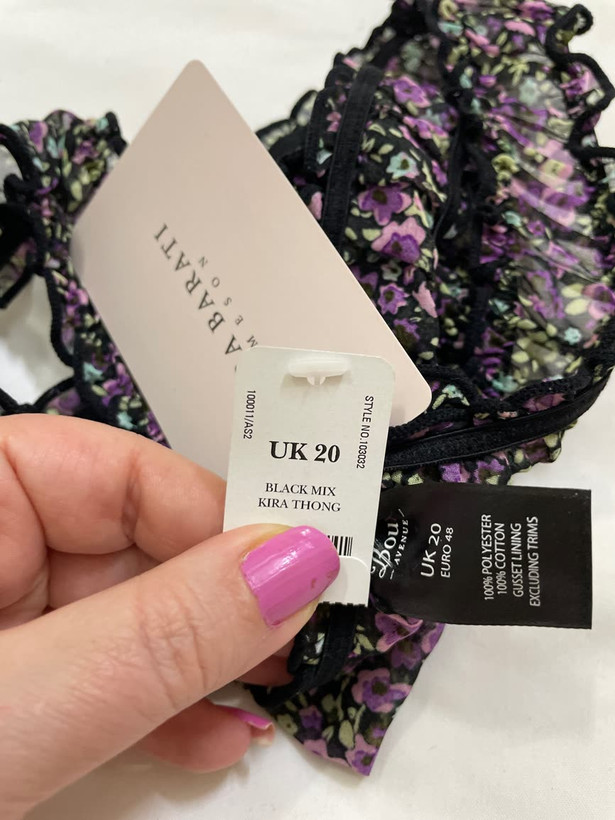 شورت لامبادا توری گلدار از برند لوکس Boux Avenue انگلستان💎 مدل Kira Thong رنگ Black Mix زمینه مشکی با گلهای شاد رنگی