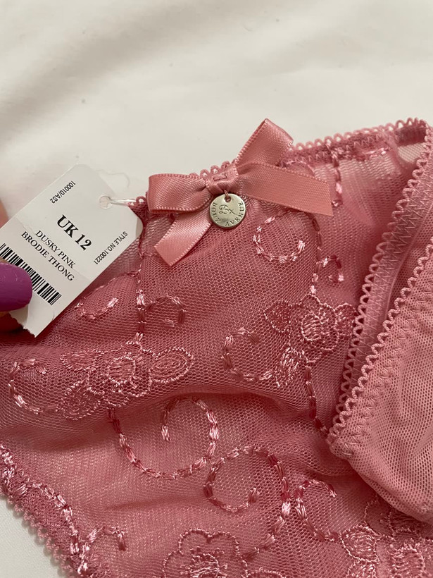 شورت لامبادای تور و گلدوزی لطیف از برند لوکس Boux Avenue انگلستان💎 رنگ صورتی چرک، سایز ۴۰ و ۴۲ ایران