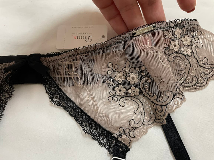 بند جوراب / جورابشور (Suspender Belt) لوکس دانتل مدل Rococco از برند محبوب Boux Avenue اورجینال انگلستان💎 سایز ۴۴ تا ۴۸ ایران