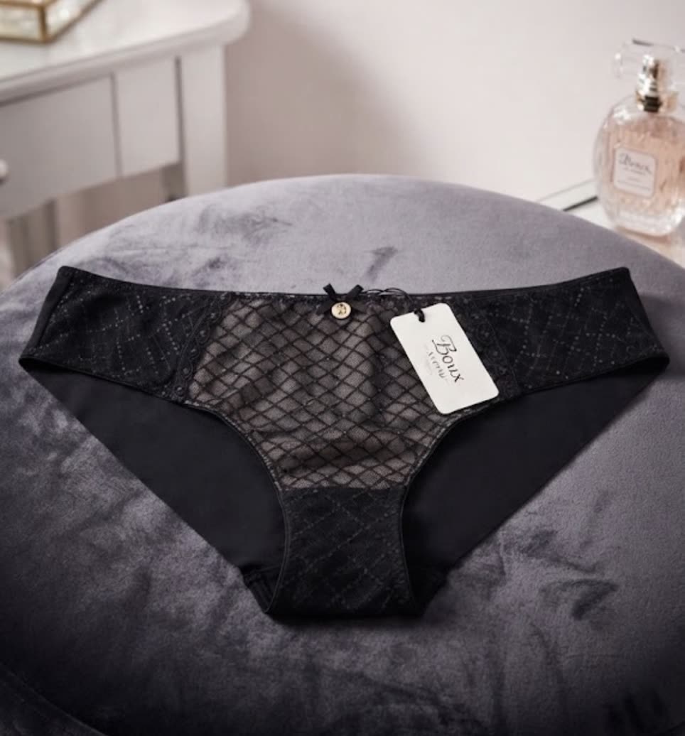 شورت مشکی تور دانتل با تور لیزری در پشت از برند لوکس Boux Avenue انگلستان💎 سایز ۳۸ و ۴۰ ایران
